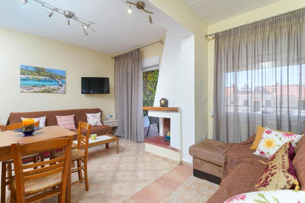 Golden Beach Maisonettes Villa Chrysi Ammoudia Room photo